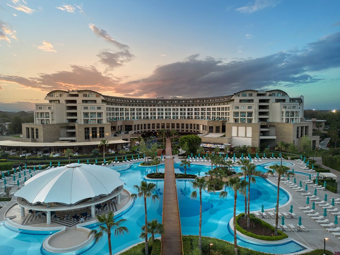 Hotel Kaan Palazzo Golf Resort bei Sonnenuntergang, Belek, Türkei